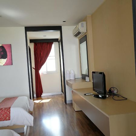 Panatara Hotel Csumphon Kültér fotó