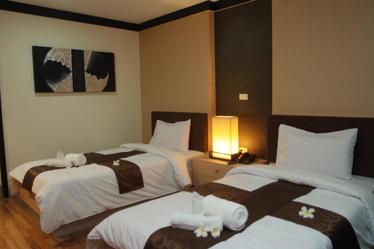 Panatara Hotel Csumphon Kültér fotó