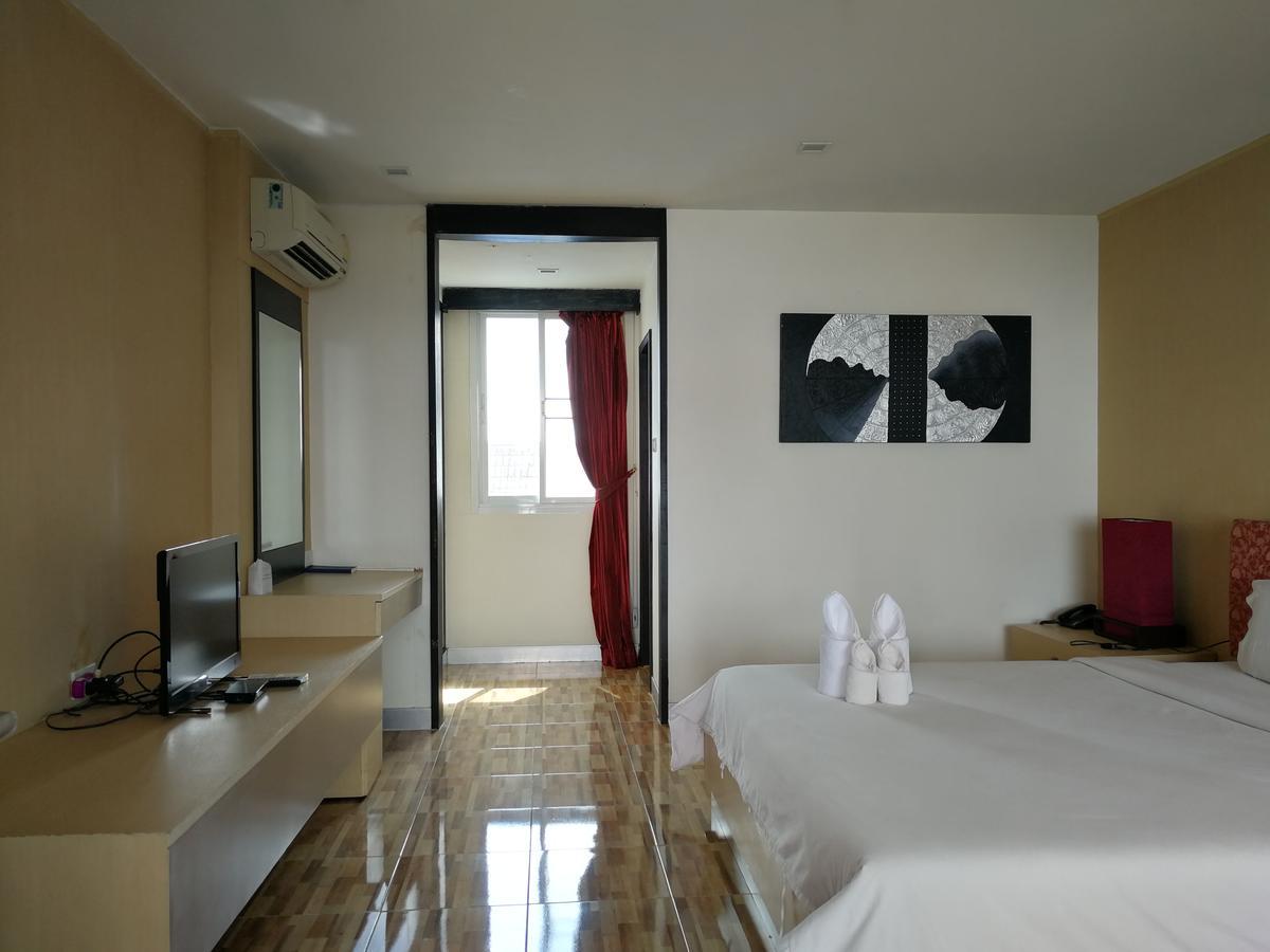Panatara Hotel Csumphon Kültér fotó