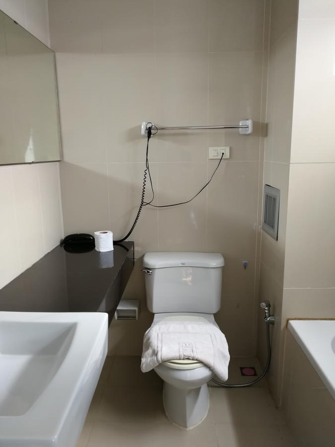 Panatara Hotel Csumphon Kültér fotó