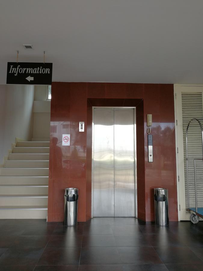Panatara Hotel Csumphon Kültér fotó